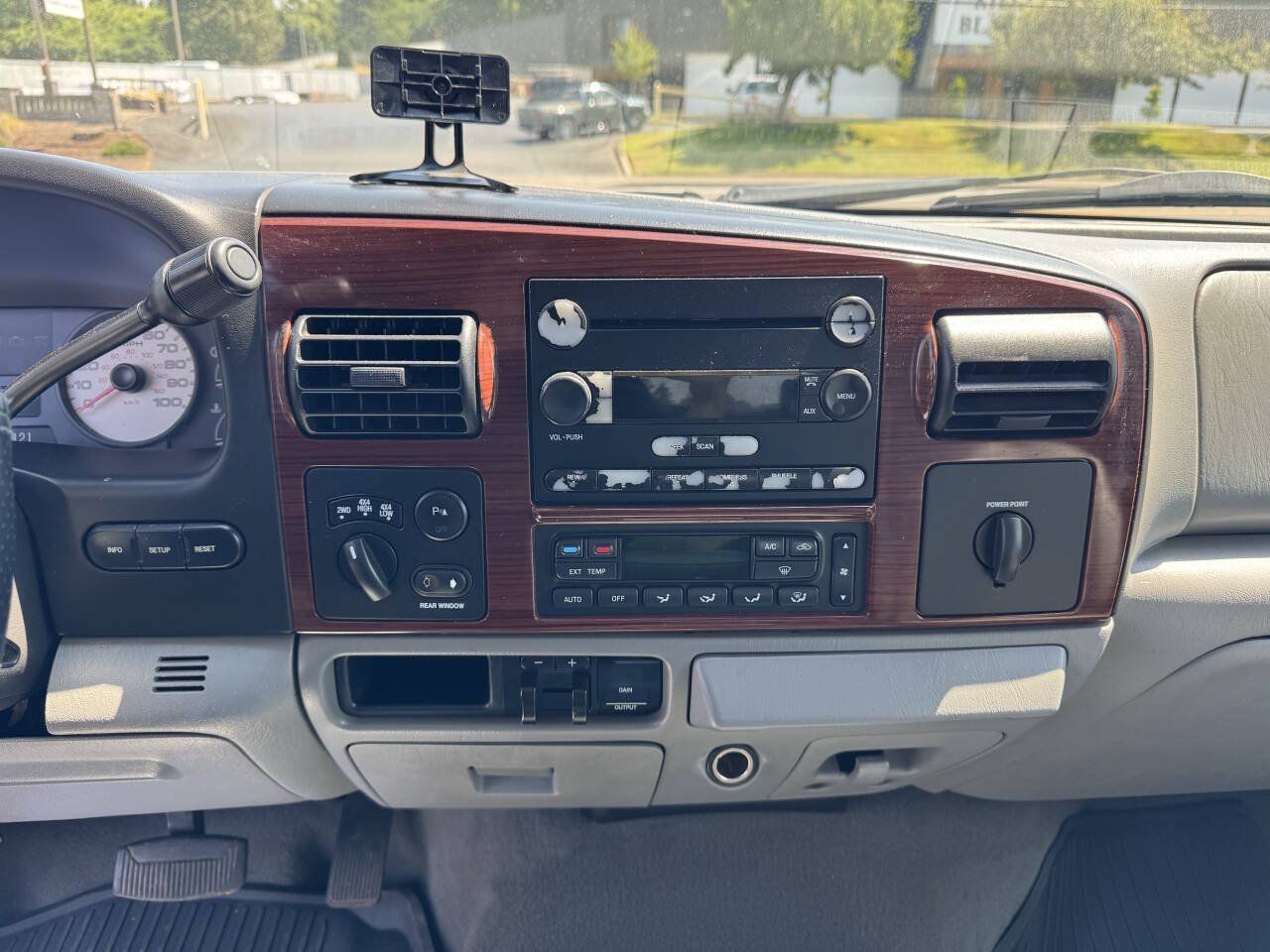 Used 2005 Ford F250 Lariat AWD/4WD image 3