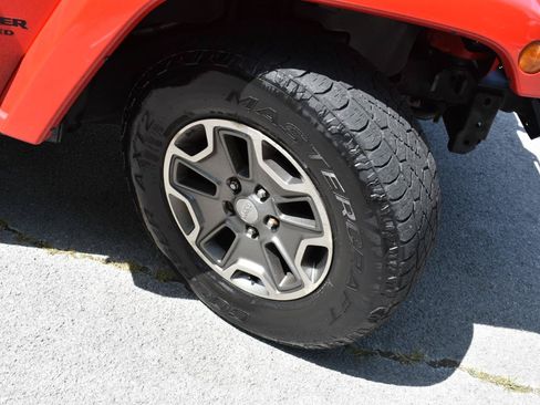 Used 2014 Jeep Wrangler Unlimited Rubicon w/ Connectivity Group AWD/4WD image 30