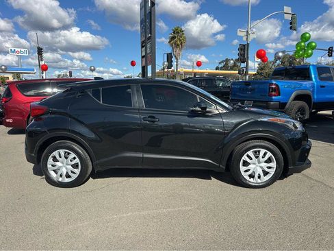 Used 2019 Toyota C-HR LE image 36