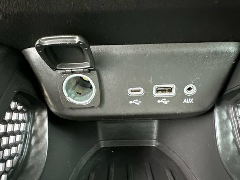 Used 2023 Chevrolet TrailBlazer LT FWD image 35