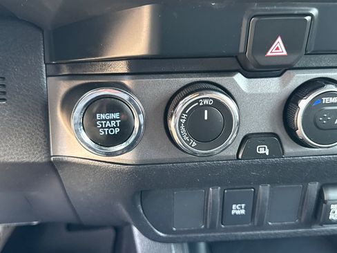 Used 2023 Toyota Tacoma TRD Off-Road AWD/4WD image 31