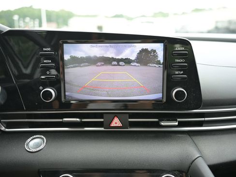 Used 2021 Hyundai Elantra SEL w/ Convenience Package FWD image 3