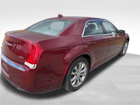 Used 2021 Chrysler 300 Touring L image 3