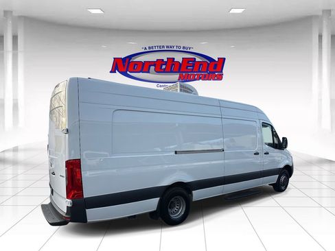 Used 2022 Mercedes-Benz Sprinter 4500 image 5