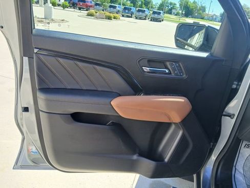 Used 2024 GMC Canyon AT4 w/ AT4 Premium Package AWD/4WD image 12