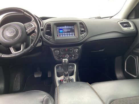 Used 2019 Jeep Compass Latitude FWD image 16