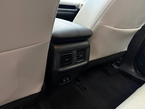 Used 2019 Toyota RAV4 XLE Premium image 17