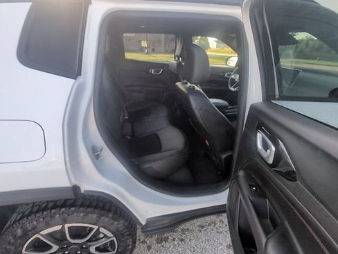 Used 2025 Jeep Compass Trailhawk AWD/4WD image 5