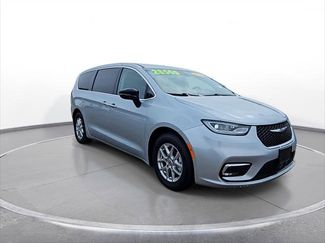 Used 2024 Chrysler Pacifica Touring-L FWD video 2