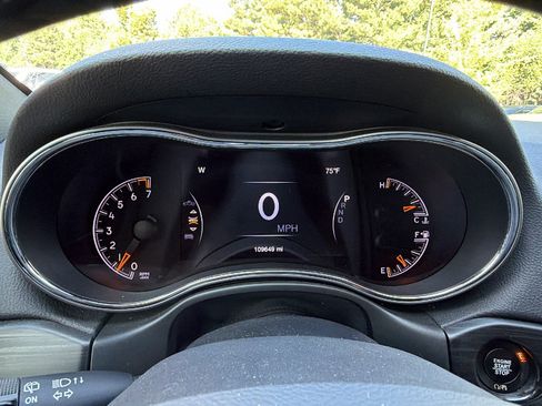 Used 2020 Jeep Grand Cherokee Laredo RWD image 29