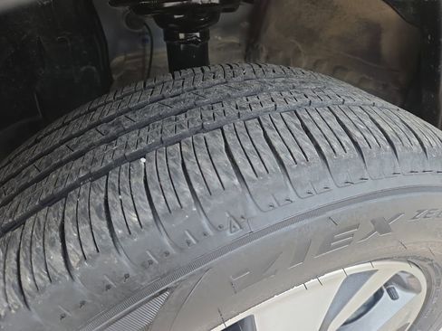 Used 2025 Subaru Ascent Premium w/ Premium Package image 11