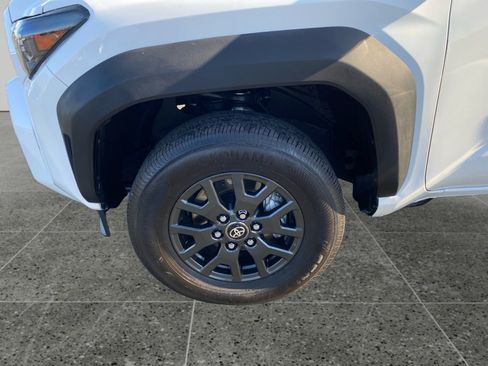 Used 2025 Toyota 4Runner SR5 AWD/4WD image 14