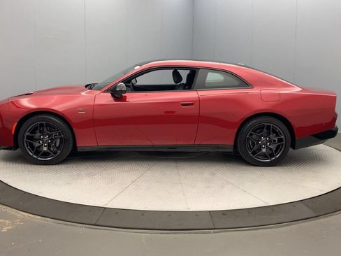 Used 2024 Dodge Charger Daytona R/T w/ Plus Group AWD/4WD image 2