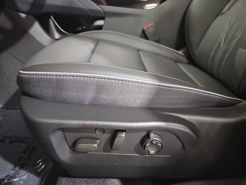 Used 2025 Buick Envision Avenir AWD/4WD image 31