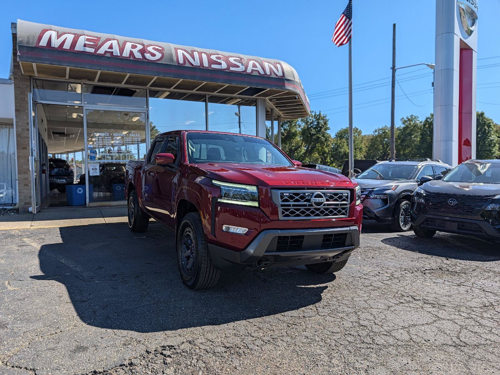 Used 2024 Nissan Frontier SL w/ Technology Package AWD/4WD image 16