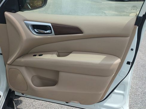 Used 2020 Nissan Pathfinder Platinum FWD image 41