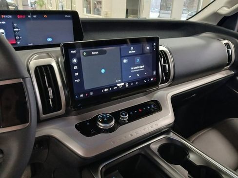 New 2025 Ford Expedition Active image 14