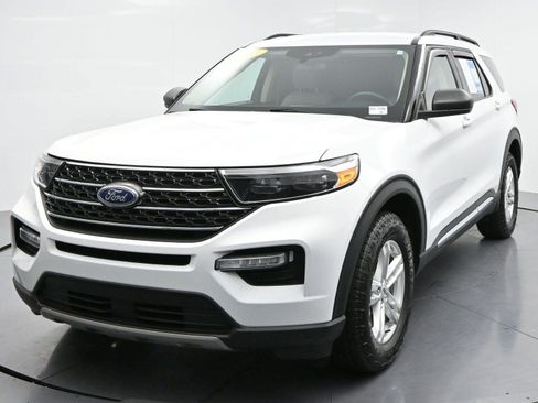 Used 2023 Ford Explorer XLT w/ Equipment Group 202A AWD/4WD image 3