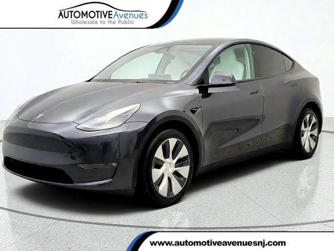 Used 2024 Tesla Model Y Long Range AWD/4WD image 1