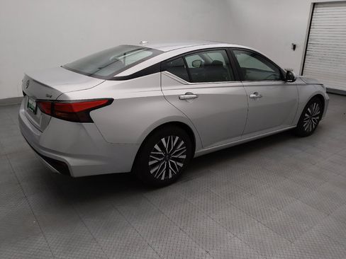 Used 2023 Nissan Altima 2.5 SV w/ SV Premium Package FWD image 10