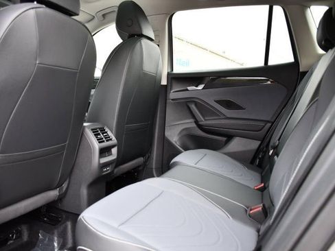 New 2026 Volkswagen Tiguan SE FWD image 16