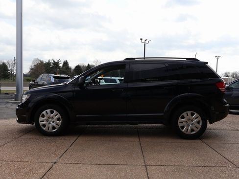 Used 2020 Dodge Journey SE w/ SE Popular Equipment Group image 3