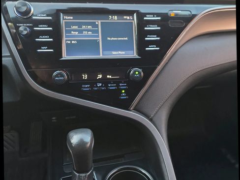 Used 2019 Toyota Camry SE FWD image 18