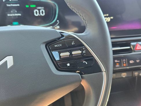 Certified 2025 Kia Niro EX FWD image 28