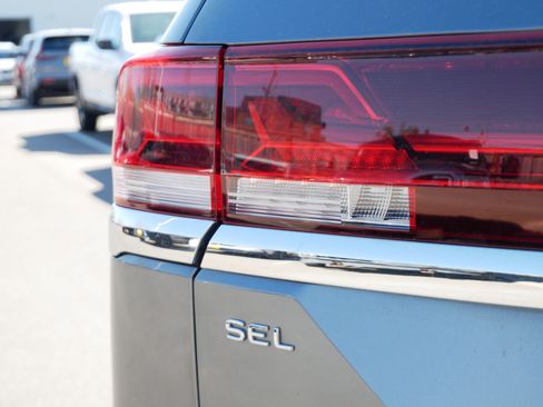 Used 2024 Volkswagen Atlas SEL AWD/4WD image 17