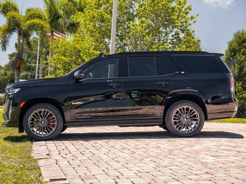 Used 2024 Cadillac Escalade V AWD/4WD image 2