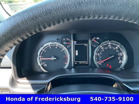 Used 2021 Toyota 4Runner TRD Off-Road Premium w/ Moonroof Package AWD/4WD image 33