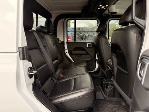 Used 2021 Jeep Gladiator Overland image 36