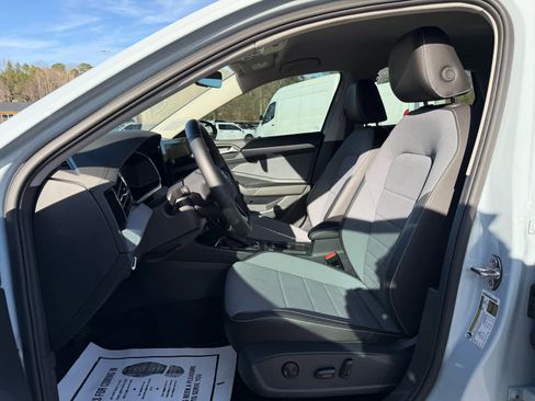 Used 2025 Volkswagen Jetta SE image 12