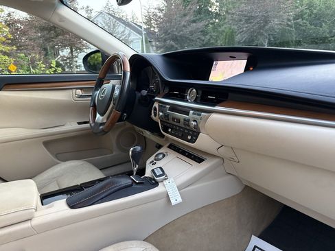 Used 2013 Lexus ES 300h w/ Luxury Pkg FWD image 20