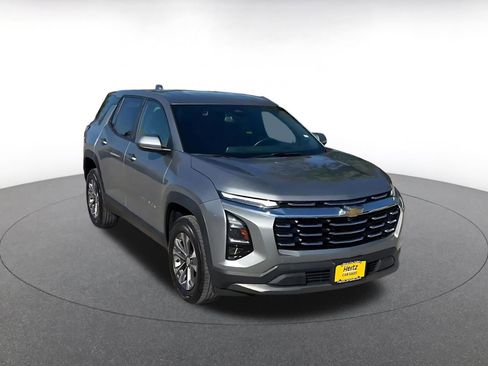 Used 2025 Chevrolet Equinox LT FWD image 3