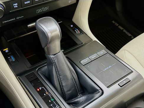 Used 2023 Lexus GX 460 Premium AWD/4WD image 18
