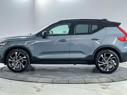 Used 2021 Volvo XC40 T4 R-Design w/ Climate Package image 5