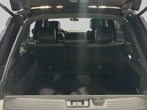 Used 2018 Land Rover Range Rover HSE image 11