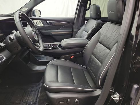 Certified 2025 Buick Enclave Avenir w/ Super Cruise Package image 8