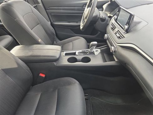 Used 2024 Nissan Altima 2.5 S image 13