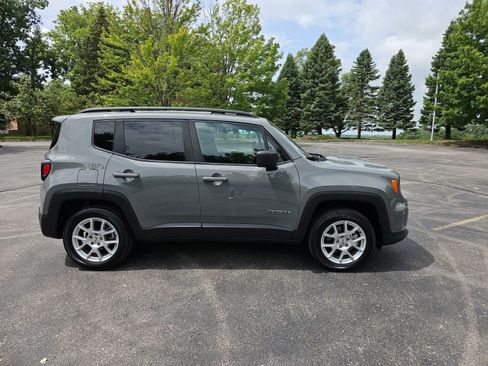 Used 2022 Jeep Renegade Latitude w/ Convenience Group AWD/4WD image 7