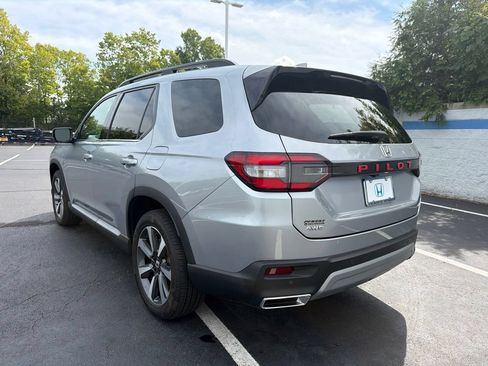 Used 2025 Honda Pilot Elite image 3