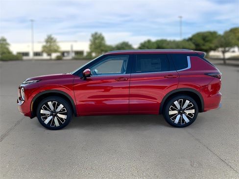 New 2025 Mitsubishi Outlander SEL image 36