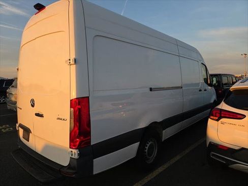 Used 2023 Mercedes-Benz Sprinter 2500 image 7