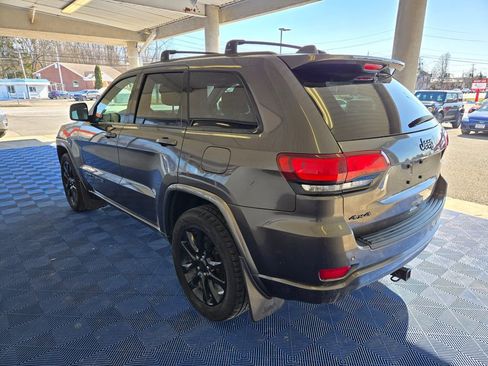 Used 2020 Jeep Grand Cherokee Altitude image 5
