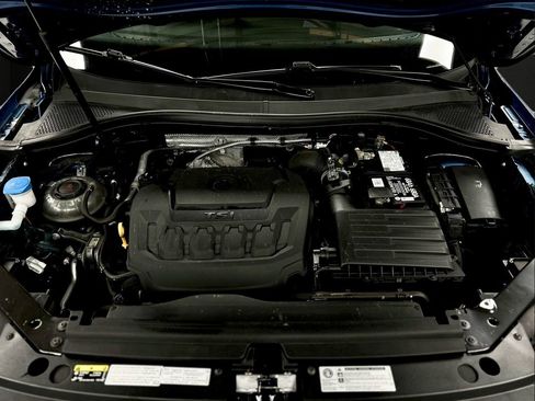 Used 2018 Volkswagen Tiguan SEL Premium image 37