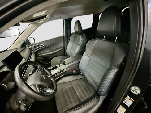 Used 2025 Mitsubishi Outlander SE AWD/4WD image 13