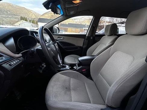 Used 2017 Hyundai Santa Fe SE AWD/4WD image 11