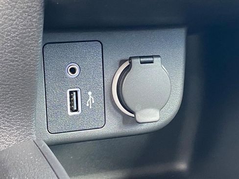 New 2025 Nissan Kicks S image 17