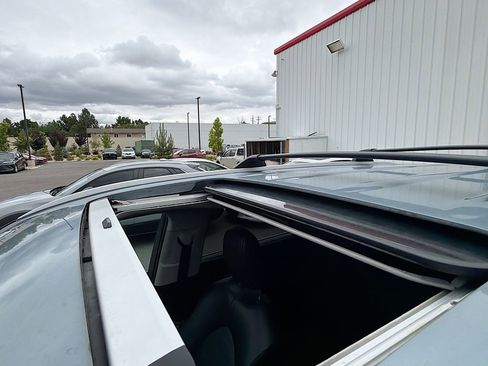 Used 2022 Toyota Highlander XLE AWD/4WD image 23